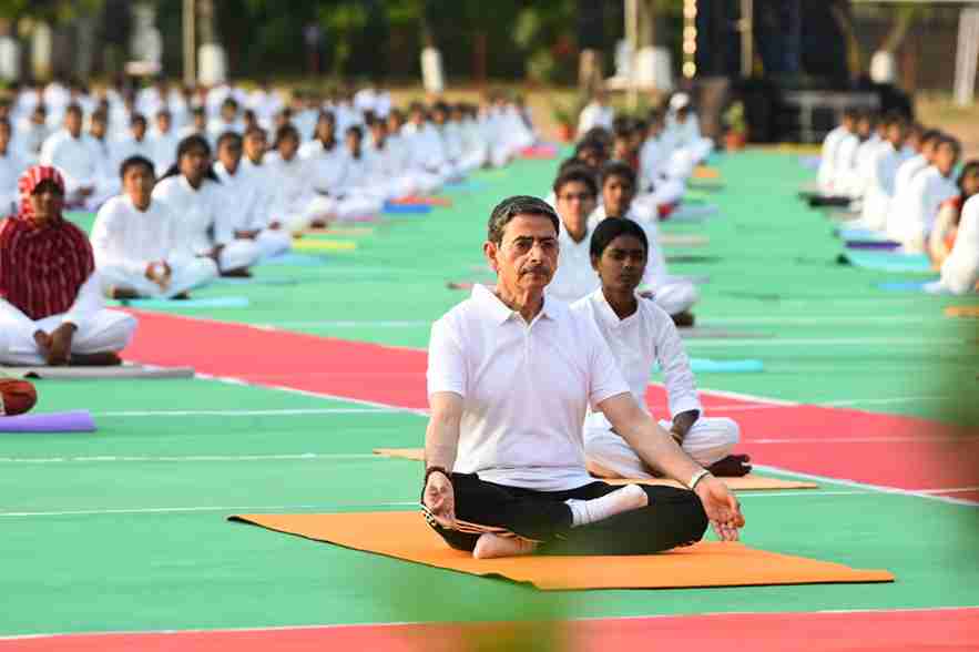 governor attended the yoga program
